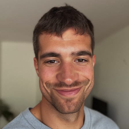 Portrait d'un habitant de La Genette après sa demande de devis à La Rochelle